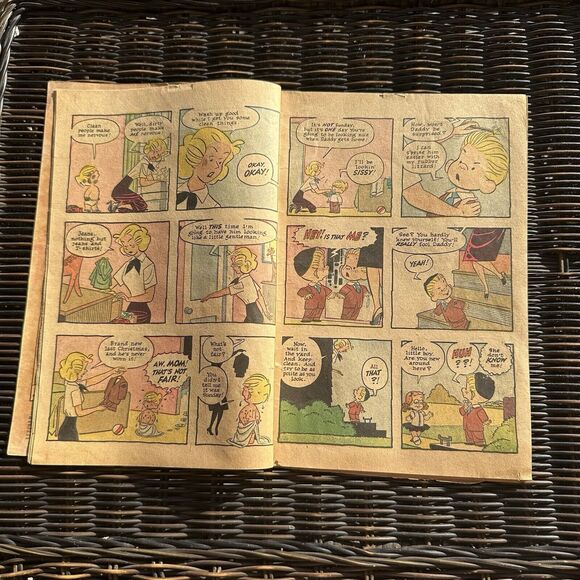 Dennis The Menace No. 28 Paper Airplane Cover Golden‎ Age Comic - Picture 3 of 8